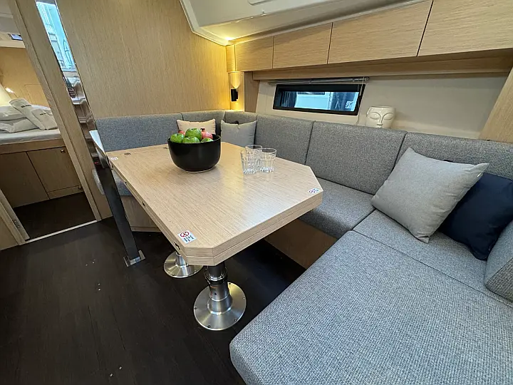 Bavaria C42 - 