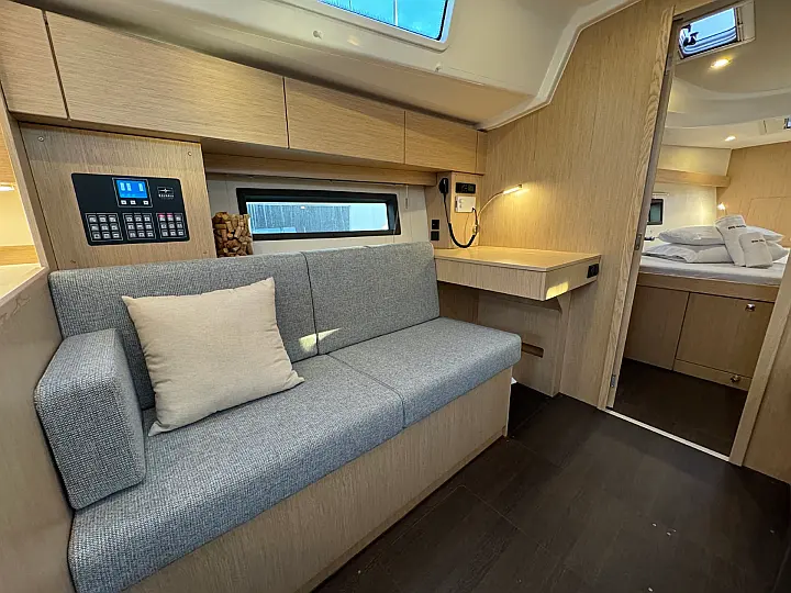 Bavaria C42 - 