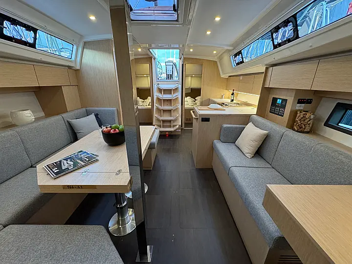 Bavaria C42 - 