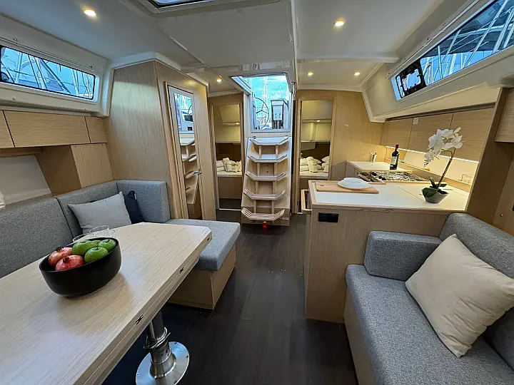 Bavaria C42 - 