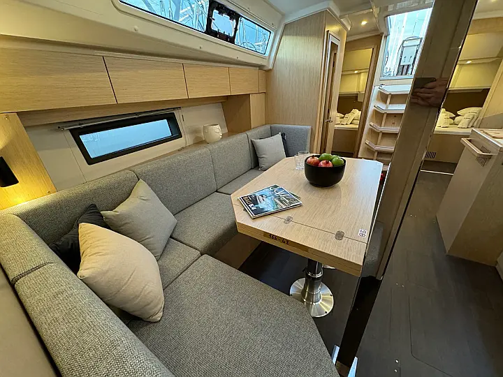 Bavaria C42 - 