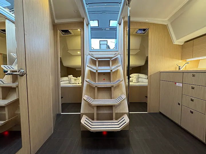 Bavaria C42 - 