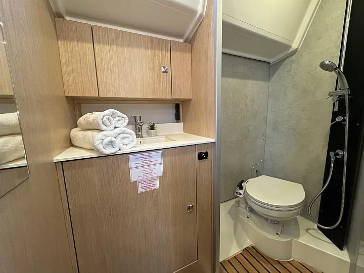 Bavaria C42 - 