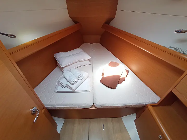 Sun Odyssey 379 - 