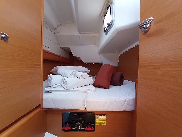 Sun Odyssey 379 - 