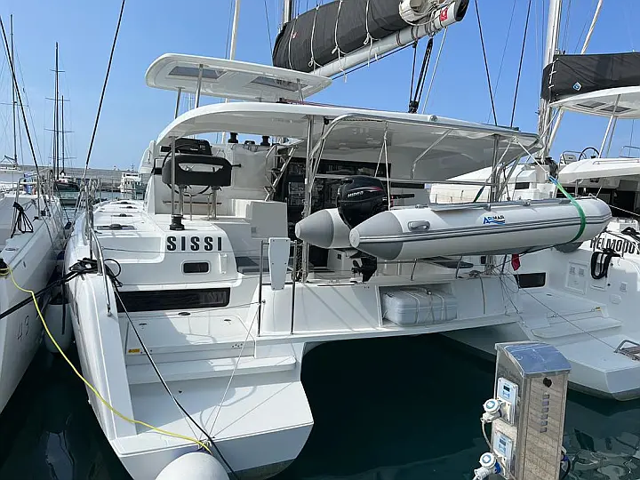 Lagoon 42 - External image