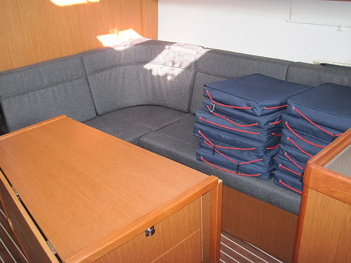 Bavaria Cruiser 37 - 