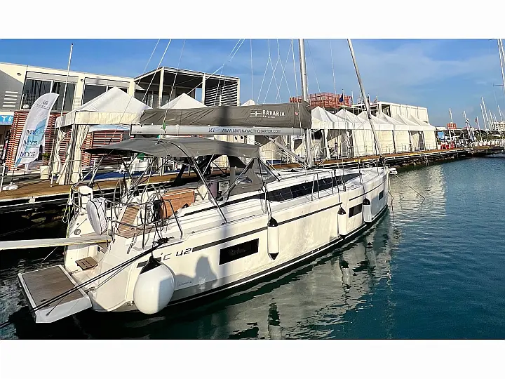 Bavaria C42 - External image