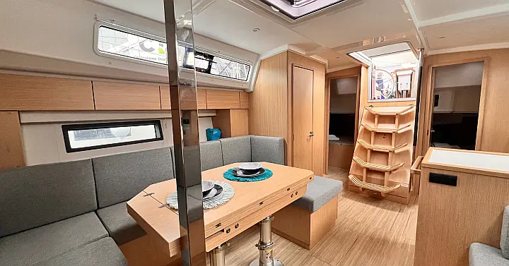 Bavaria C42 - 