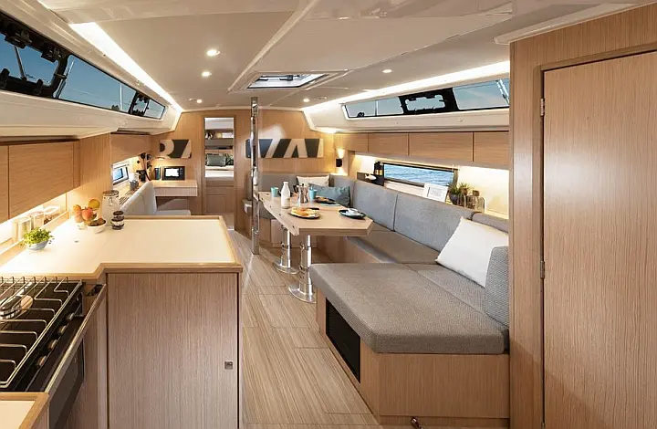 Bavaria C42 - 