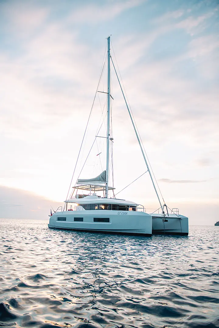 Lagoon 55 - External image