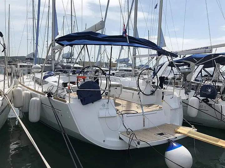 Sun Odyssey 519 - External image