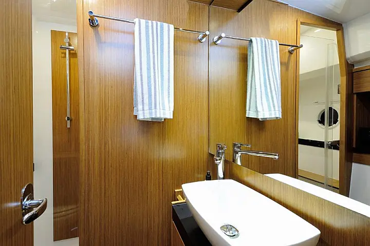 Bavaria Virtess 420 Fly - 