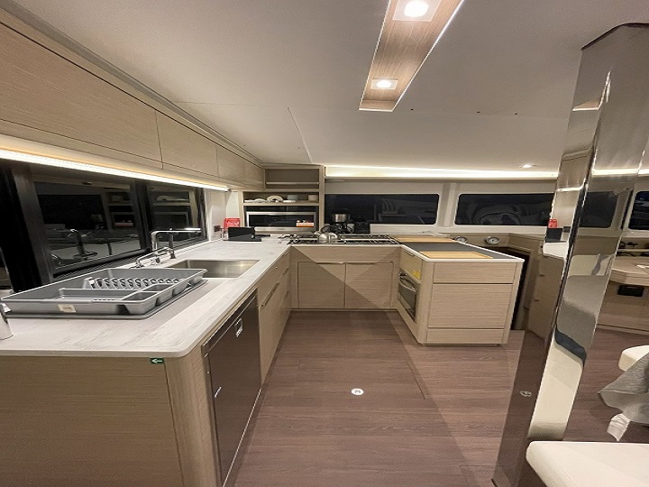 Lagoon 46 (LUXURY Equipped, SKIPPERED only) - 