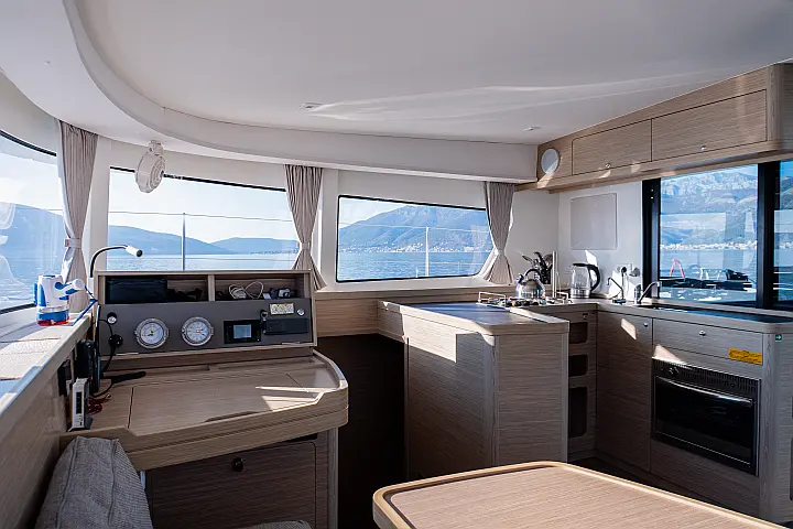 Lagoon 42 - 