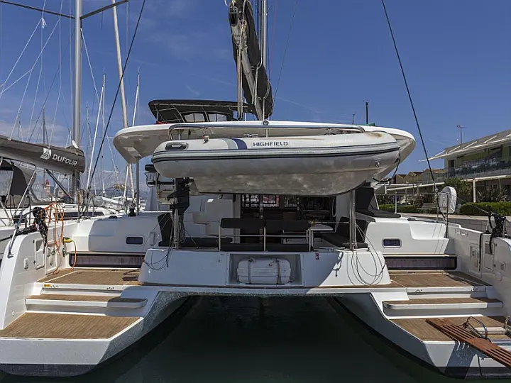 Lagoon 42 - External image