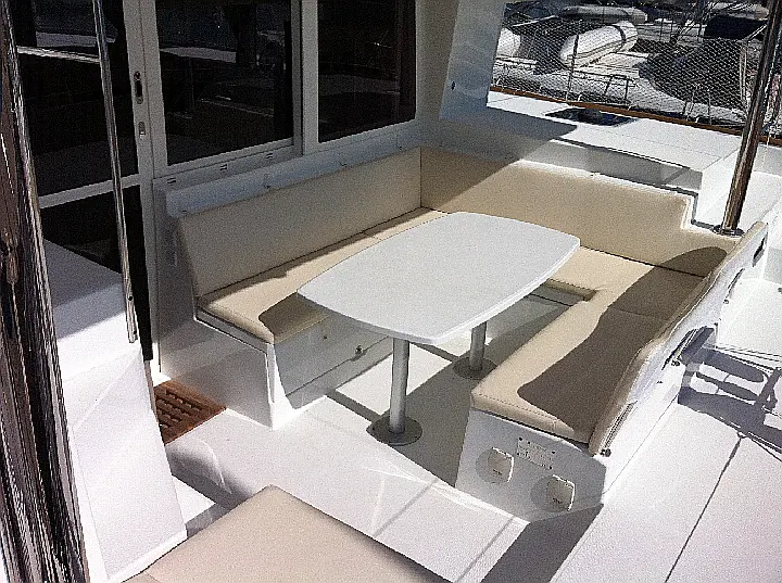 Lagoon 400 S2 - photo