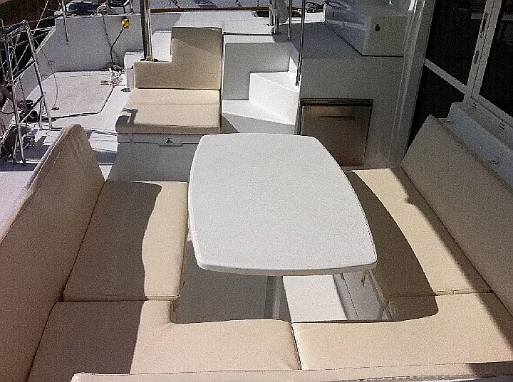 Lagoon 400 S2 - photo