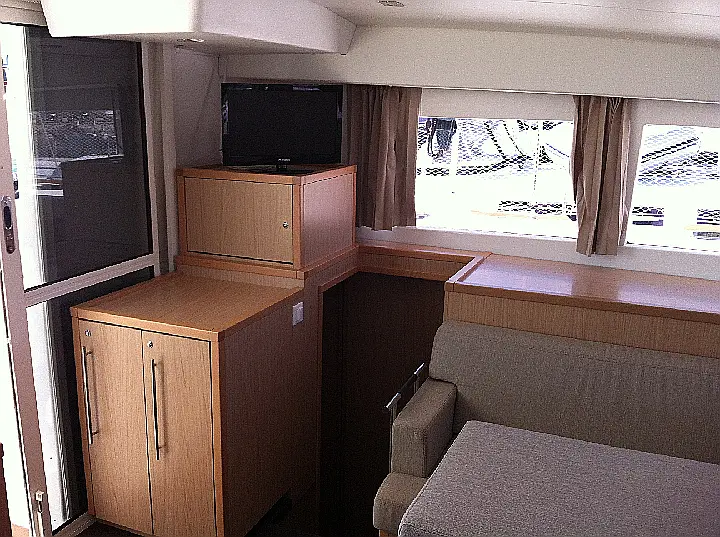 Lagoon 400 S2 - photo