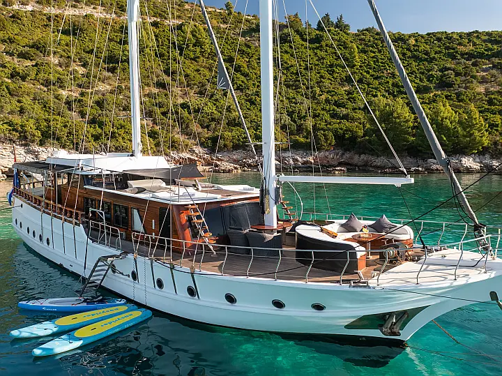 Gulet Phoenix Bronze - External image