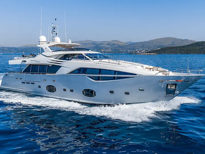 Motoryacht P - External image