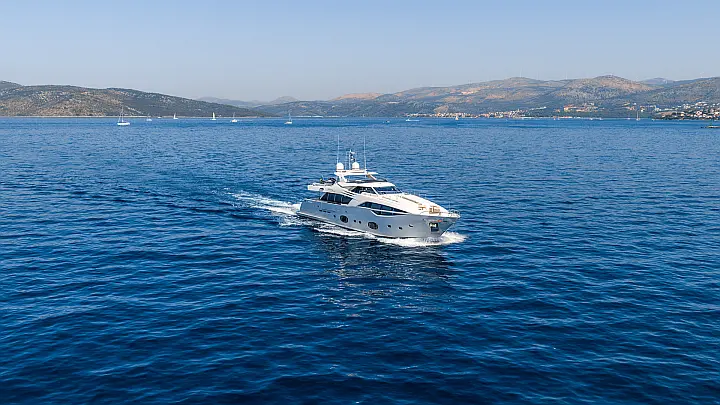 Motoryacht P - 