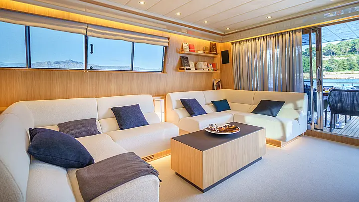 Motoryacht P - 