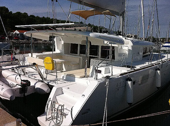 Lagoon 450 - photo