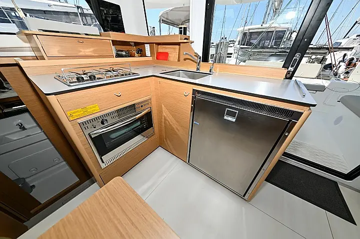 Excess 11 CAT/6 cab - 