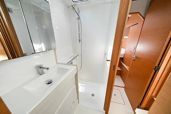 Excess 11 CAT/6 cab - 