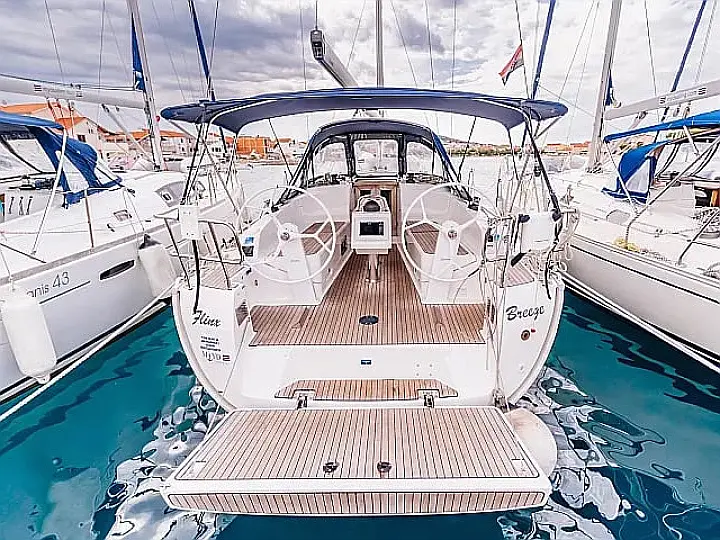 Bavaria Cruiser 37 - External image