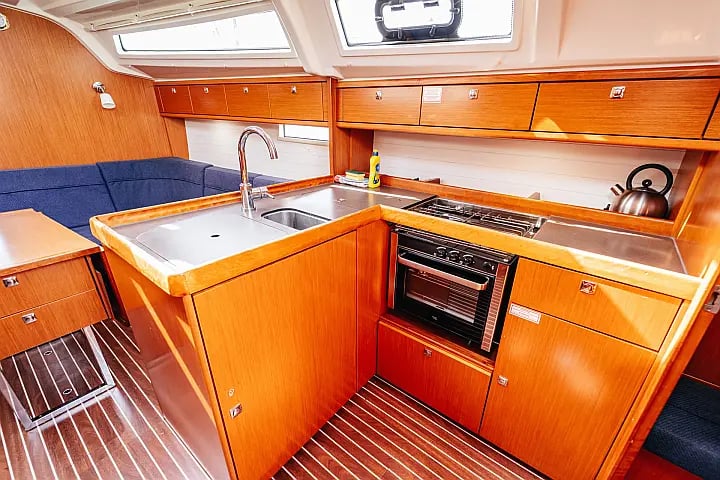 Bavaria Cruiser 37 - 