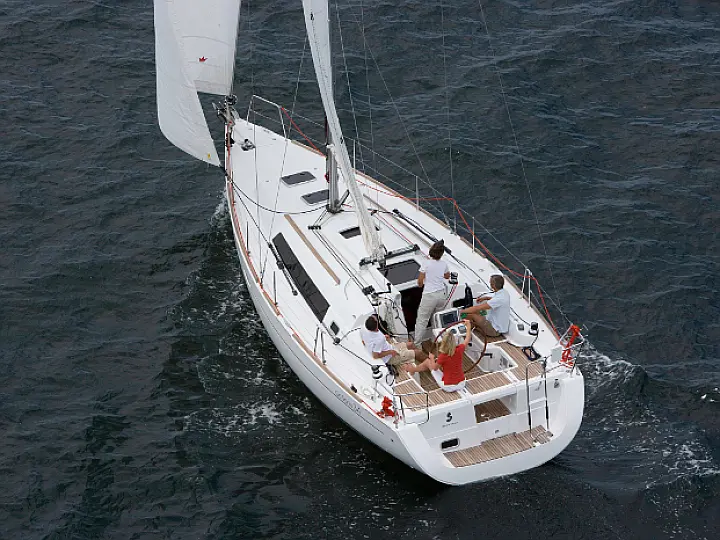 Oceanis 34 - External image