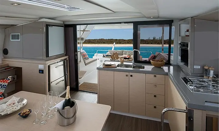 Lucia 40 (3cab) - 