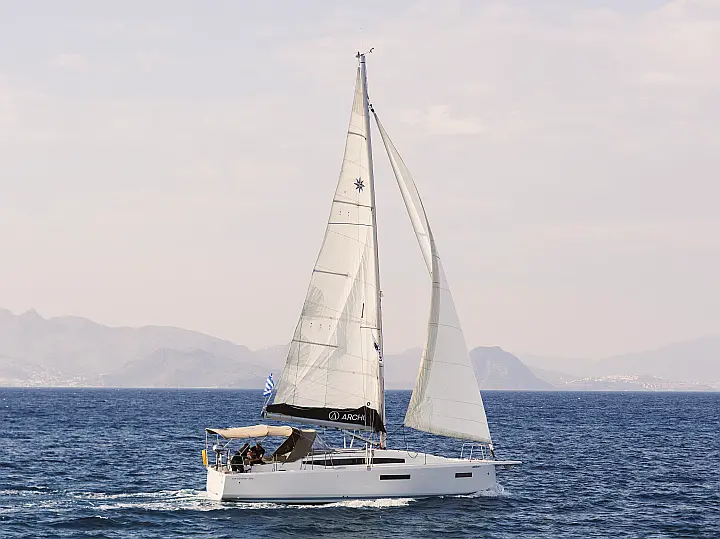 Sun Odyssey 380 - External image