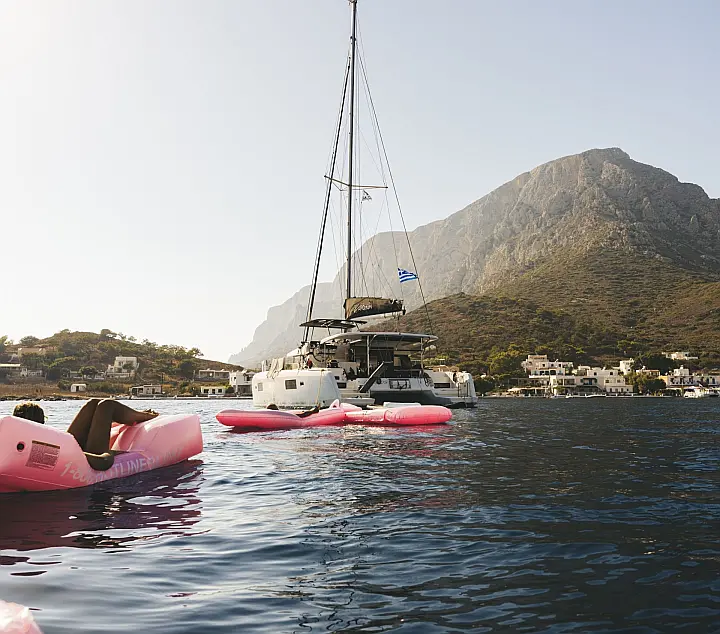 Lagoon 42 - External image