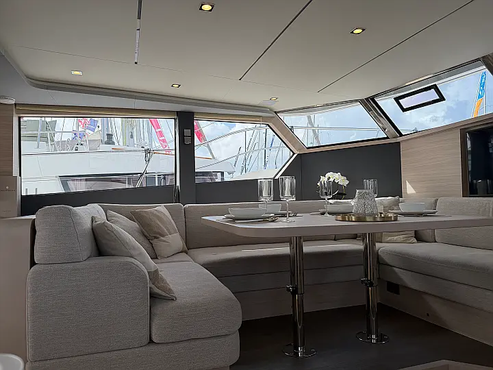 Aquila 50 Yacht - External image
