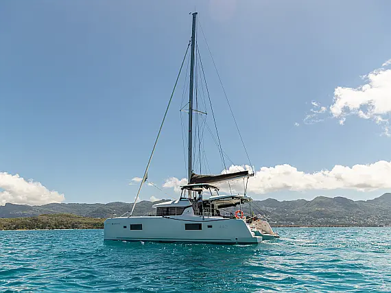 Lagoon 42 
