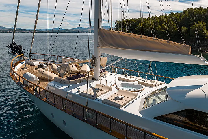 Luxury Sailing Yacht - 