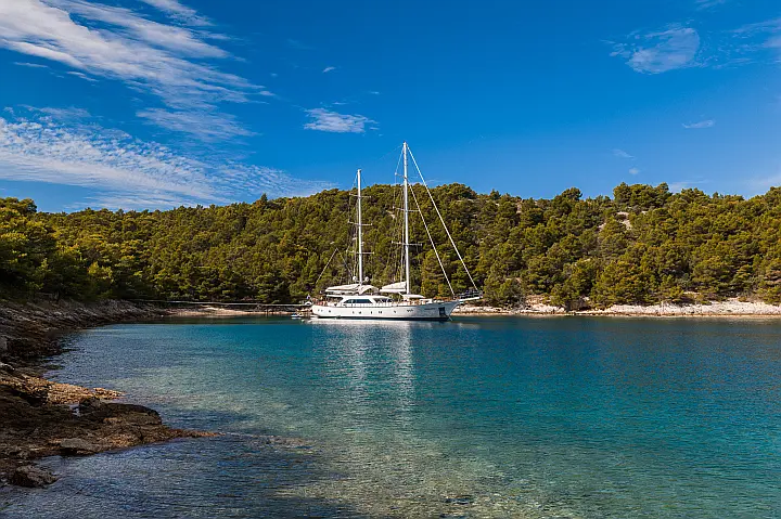 Luxury Sailing Yacht - 