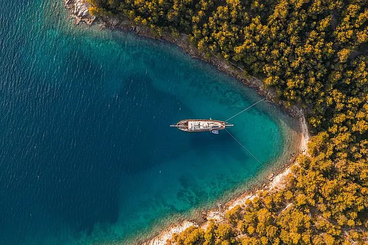 Luxury Sailing Yacht - 