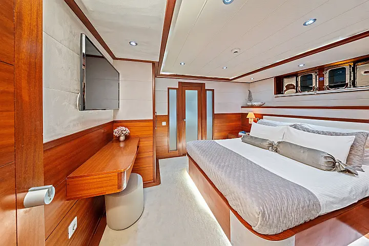Luxury Sailing Yacht - 