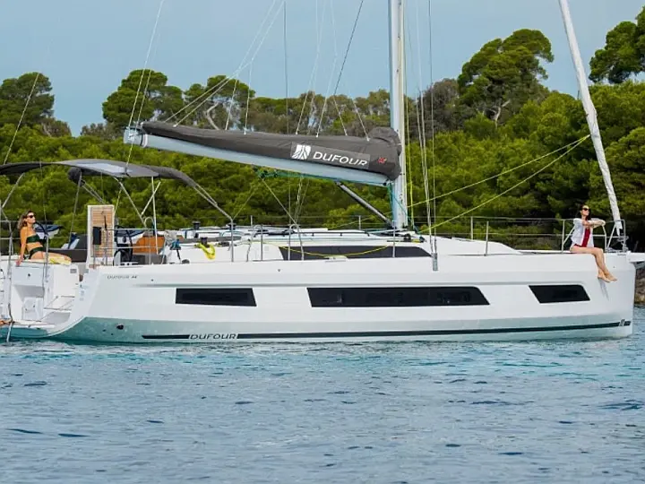 Dufour 44-4 cabins - External image