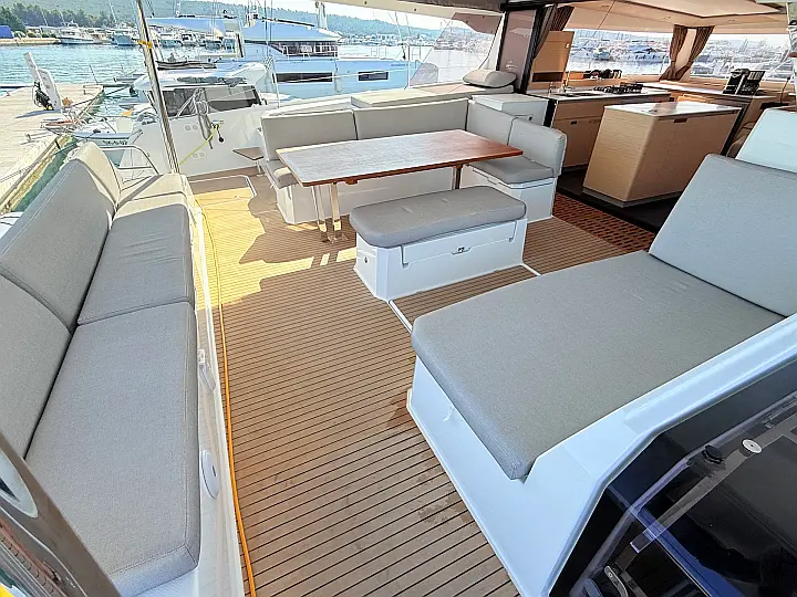 Aura 51 - 