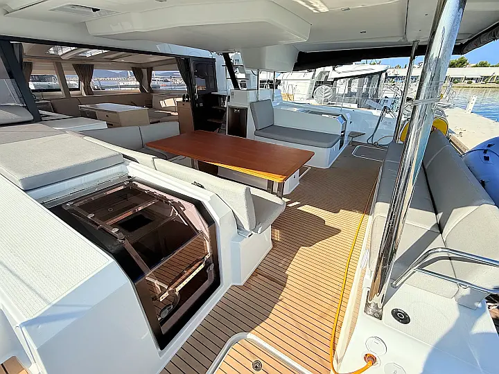 Aura 51 - 