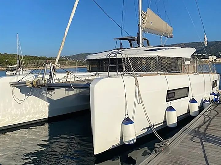Lagoon 40 (4 cab.) - External image