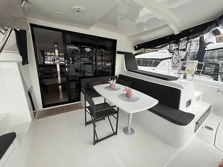 Lagoon 42 - 