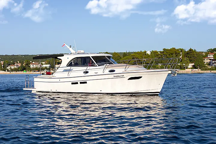 Adriana 36 - 