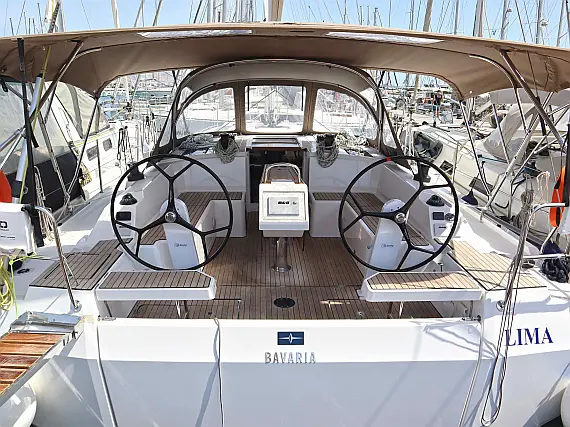 Bavaria C42 (3 cab.)