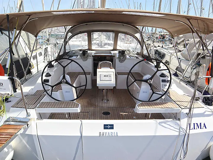 Bavaria C42 (3 cab.) - External image